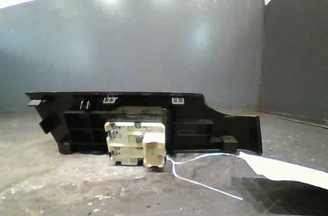 Commande lève-glace porte avant gauche Chevrolet AVEO - KALOS 3-5 portes (T250, T255) 1.2 (2008) 5 portes occasion