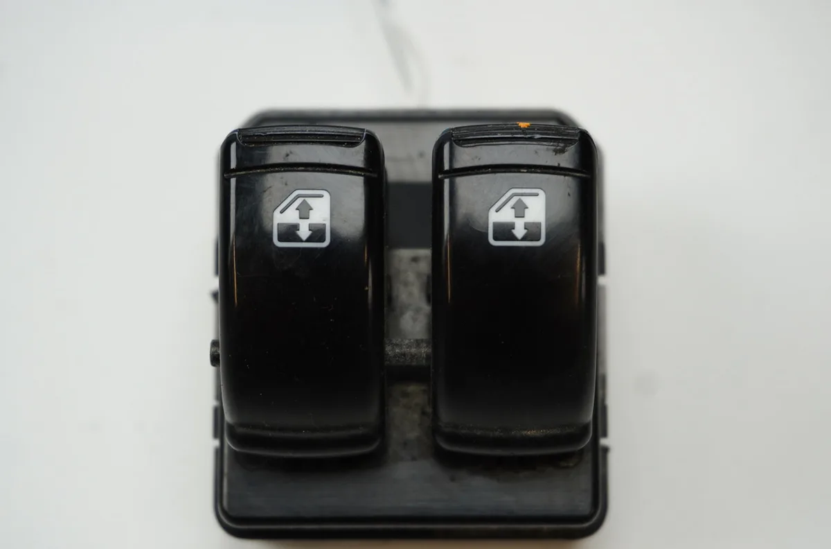 Commande lève-glace porte avant gauche Chevrolet AVEO - KALOS 3-5 portes (T250, T255) 1.2 (2008) 5 portes occasion