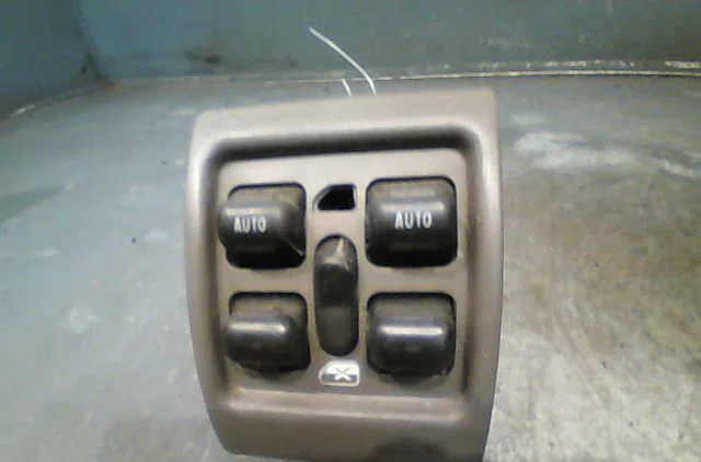 Commande lève-glace porte avant gauche CHRYSLER PT CRUISER Phase 1 09-2000--12-2005 occasion