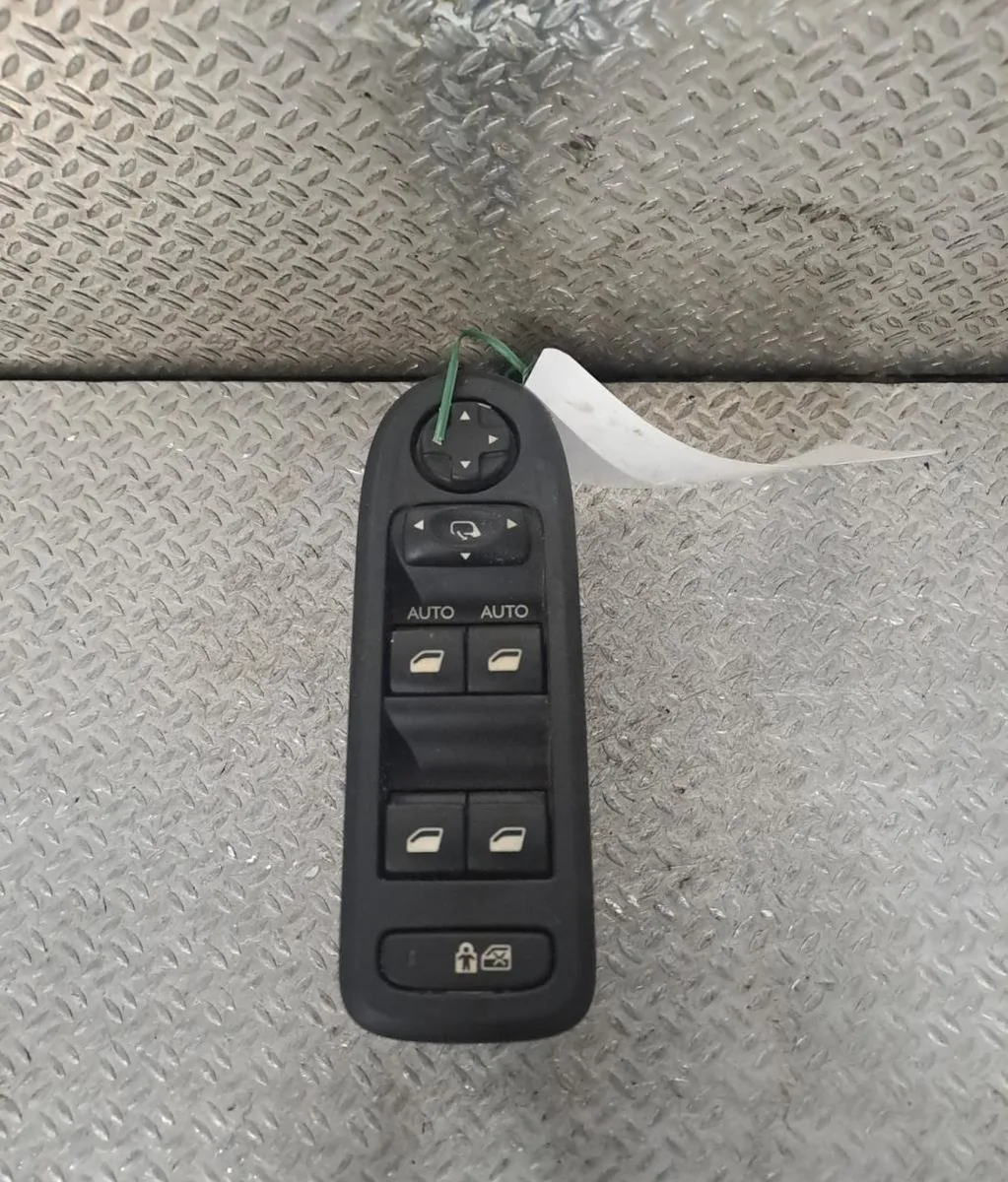Commande lève-glace porte avant gauche CITROEN C3 2  C3 2 PHASE 1 occasion