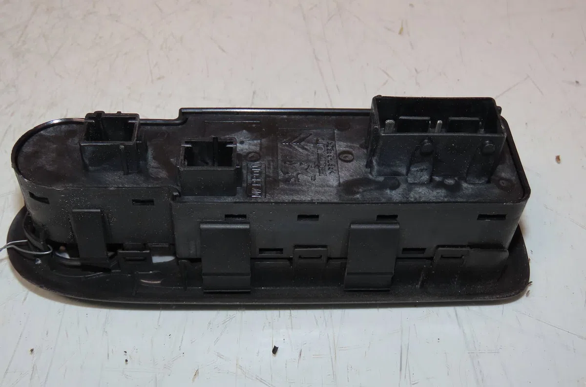 Commande lève-glace porte avant gauche CITROEN C3 2014 occasion
