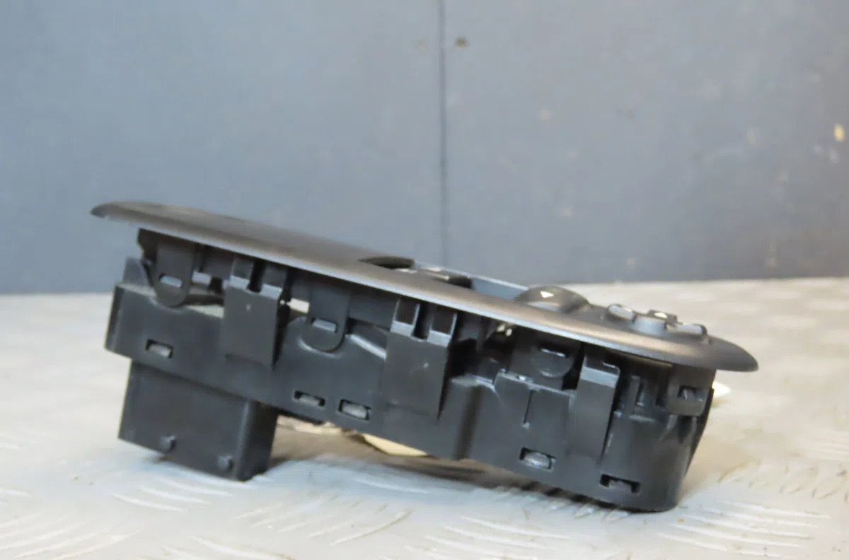 Commande lève-glace porte avant gauche CITROEN C3 2015 occasion