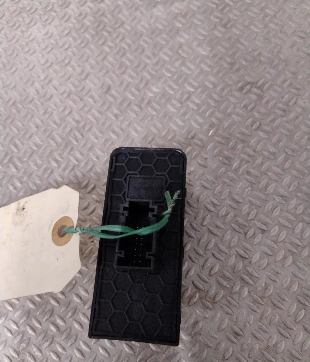 Commande lève-glace porte avant gauche CITROEN C3 3 PHASE 1 occasion