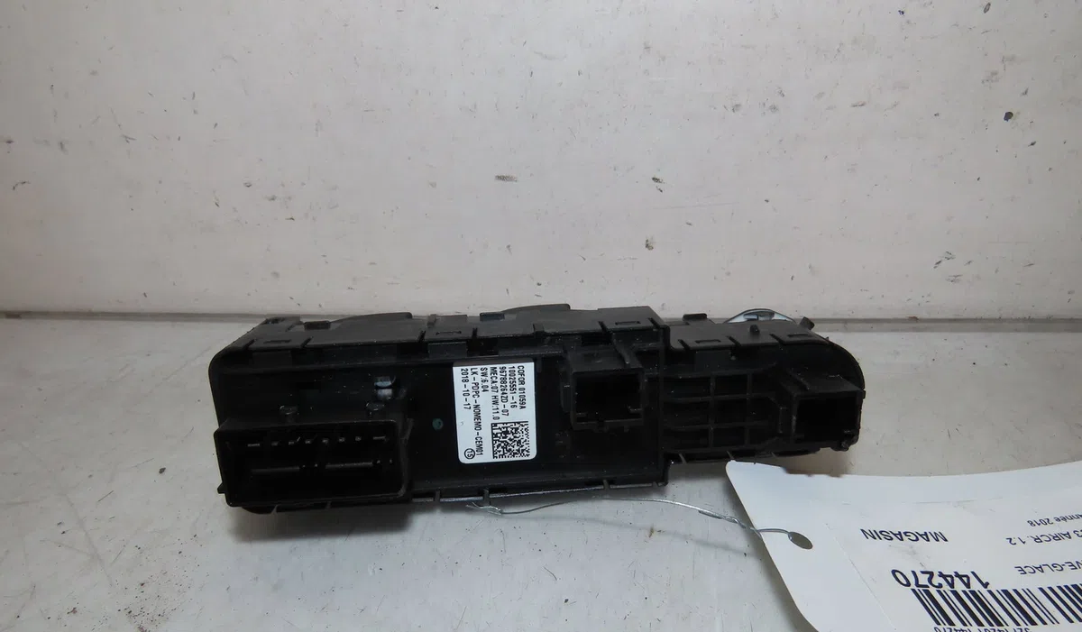 Commande lève-glace porte avant gauche CITROEN C3 AIRCR. 2018 occasion