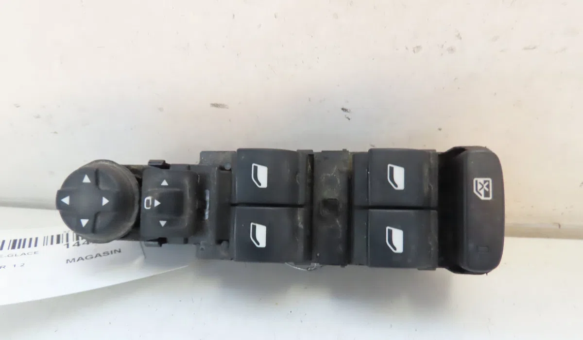 Commande lève-glace porte avant gauche CITROEN C3 AIRCR. 2018 occasion