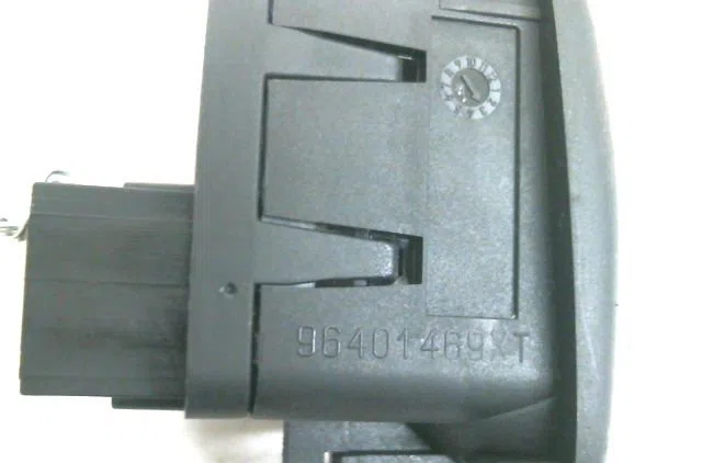Commande lève-glace porte avant gauche Citroën C3 I (FC_, FN_) 1.1 i (2002) 5 portes occasion