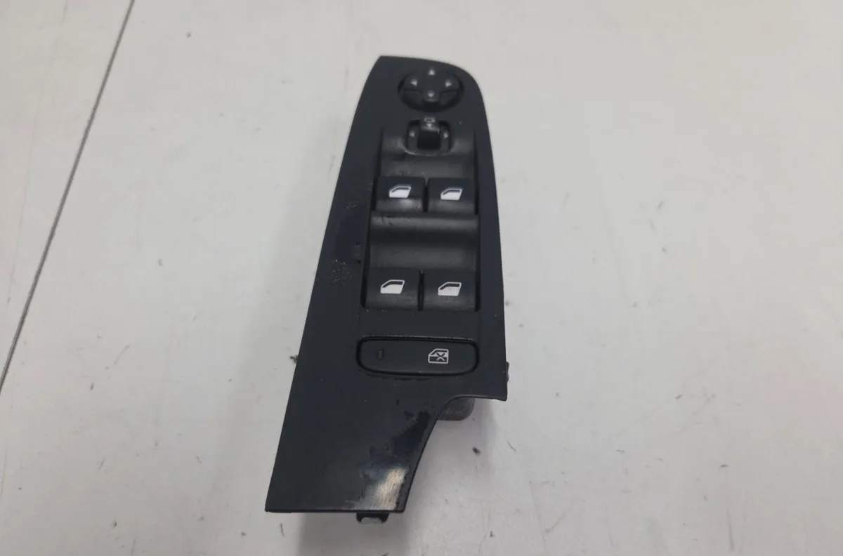 Commande lève-glace porte avant gauche CITROEN C4 GRAND PICASSO 2 PHASE 1 occasion