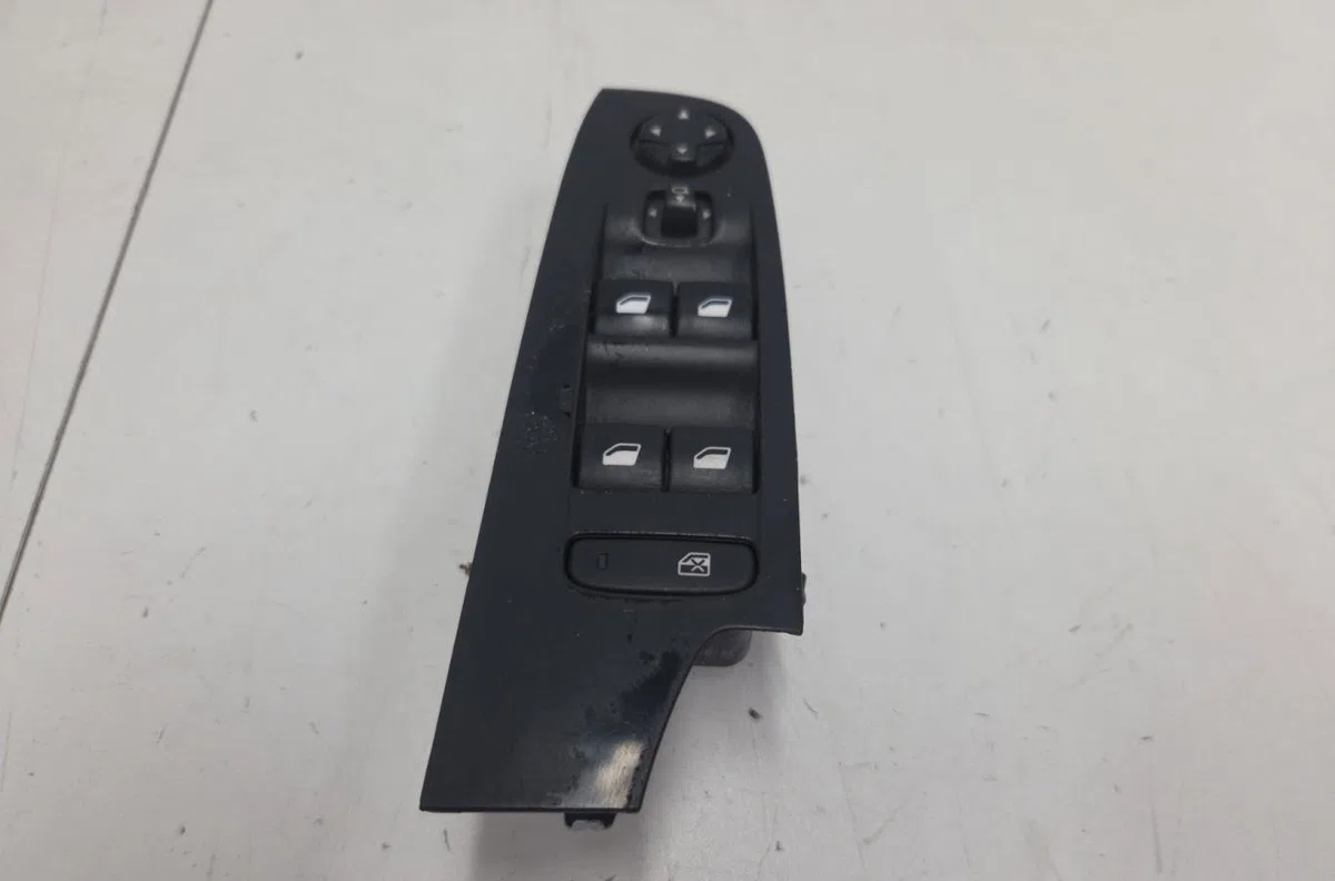 Commande lève-glace porte avant gauche CITROEN C4 GRAND PICASSO 2 PHASE 1 occasion — photo 2