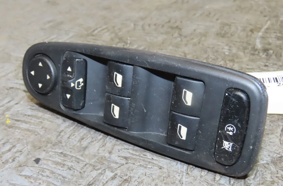 Commande lève-glace porte avant gauche Citroën C4 GRAND PICASSO I (UA_) 2.0 hdi 138 (2006-2013) occasion