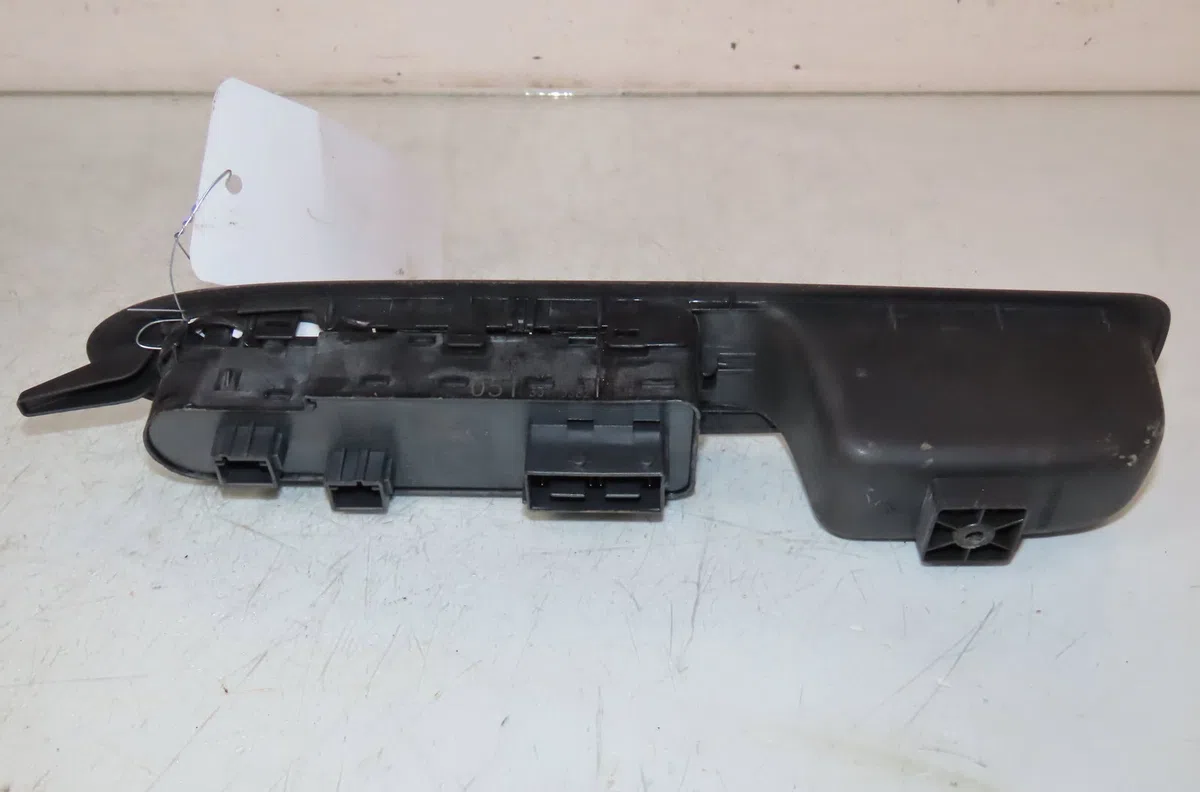 Commande lève-glace porte avant gauche Citroën C4 II (NC_) 1.6 bluehdi 120 (2015) occasion