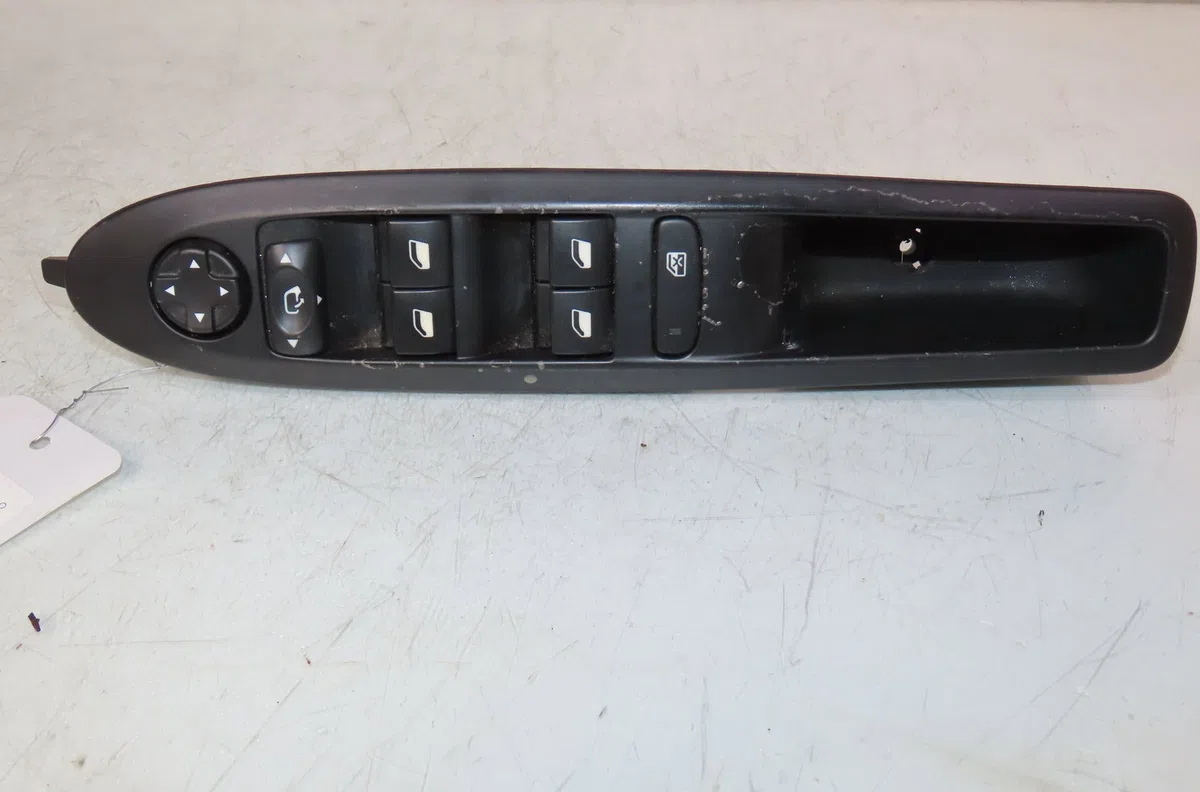 Commande lève-glace porte avant gauche Citroën C4 II (NC_) 1.6 bluehdi 120 (2015) occasion
