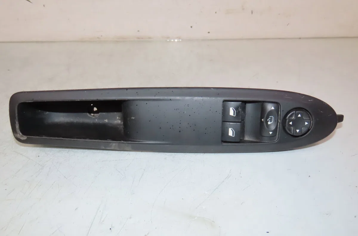 Commande lève-glace porte avant gauche Citroën C4 PICASSO II 2.0 bluehdi 135 (2013) occasion