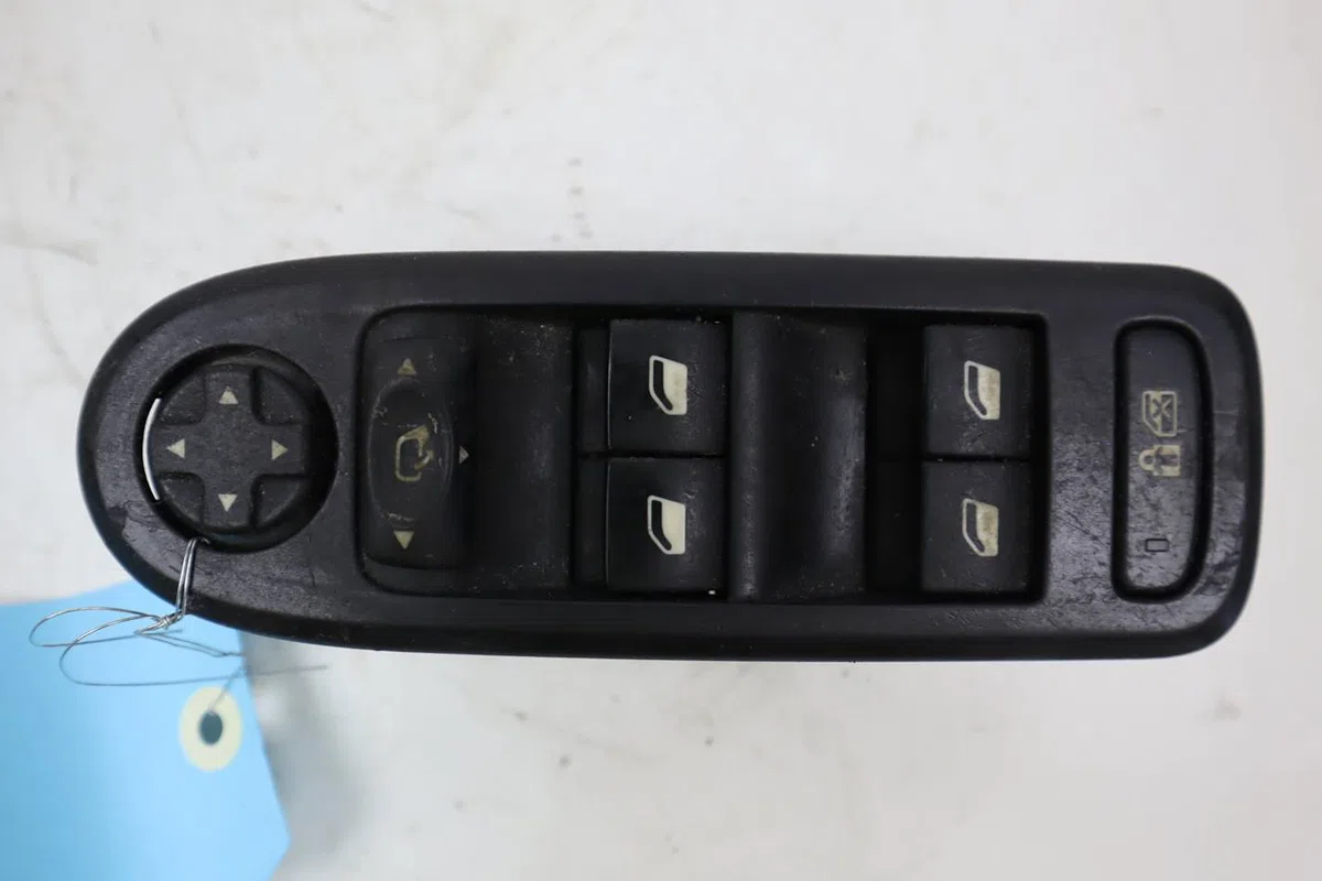 Commande lève-glace porte avant gauche Citroen C5 III Break (RW_) 2.0 hdi (2008) occasion