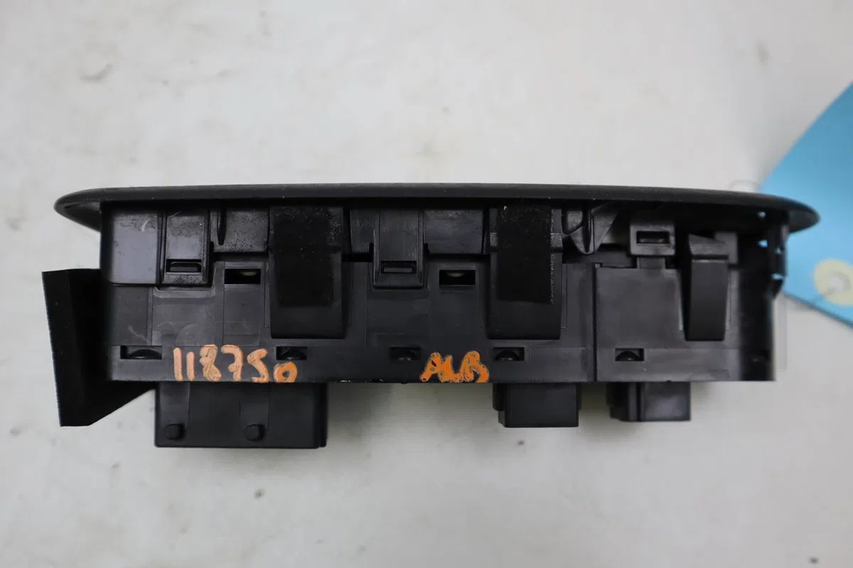 Commande lève-glace porte avant gauche Citroen C5 III Break (RW_) 2.0 hdi (2008) occasion