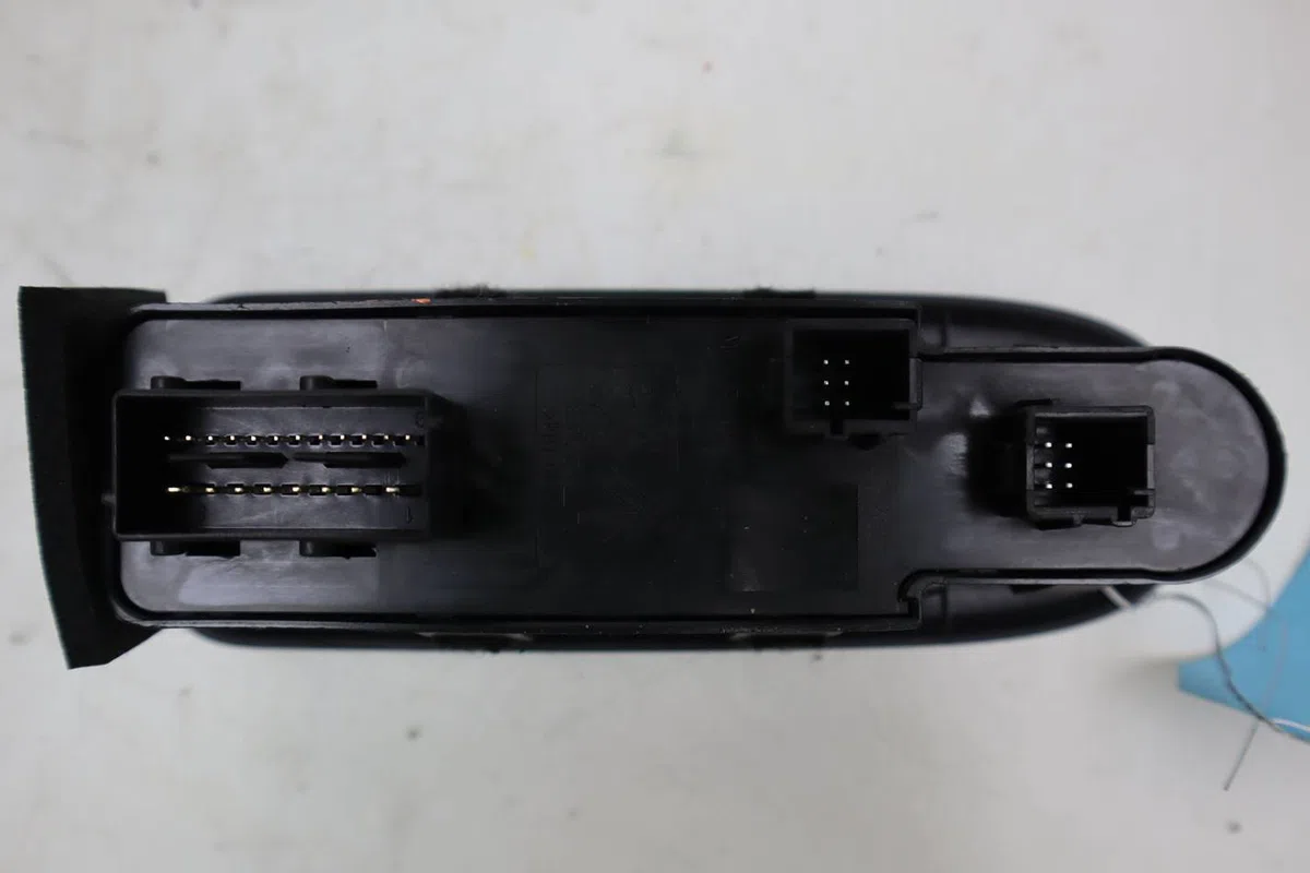 Commande lève-glace porte avant gauche Citroen C5 III Break (RW_) 2.0 hdi (2008) occasion