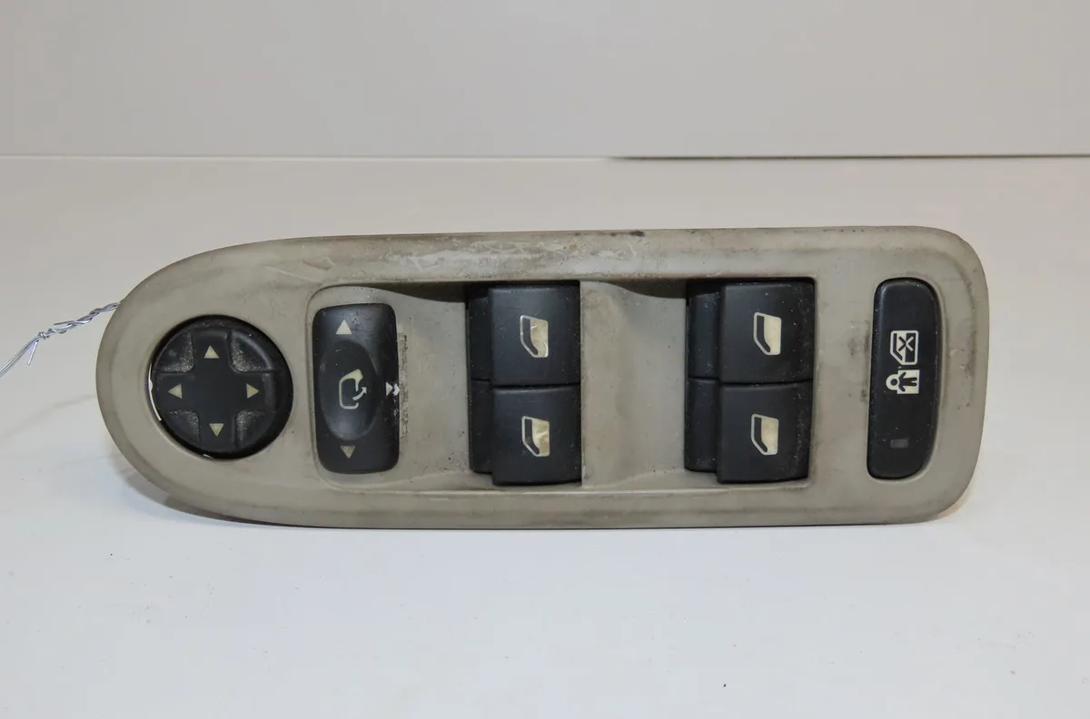 Commande lève-glace porte avant gauche Citroen C5 III (RD_) 1.6 thp 155 (2009) occasion