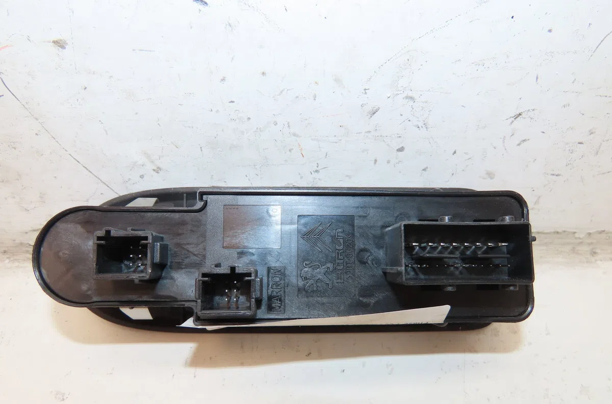Commande lève-glace porte avant gauche Citroen C5 III (RD_) 2.0 hdi 140 (2008) 4 portes occasion