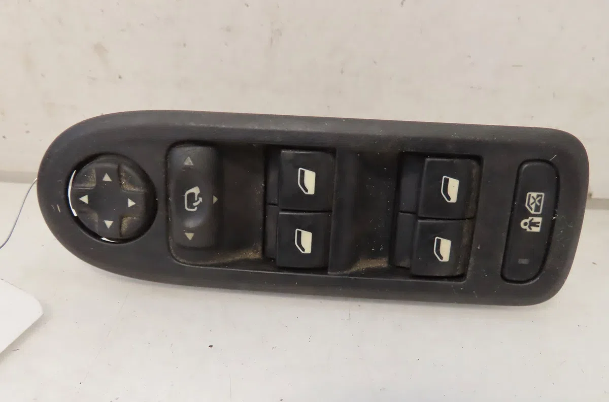 Commande lève-glace porte avant gauche Citroën C5 III (RD_) 2.0 hdi (rdrhda) (2008) occasion