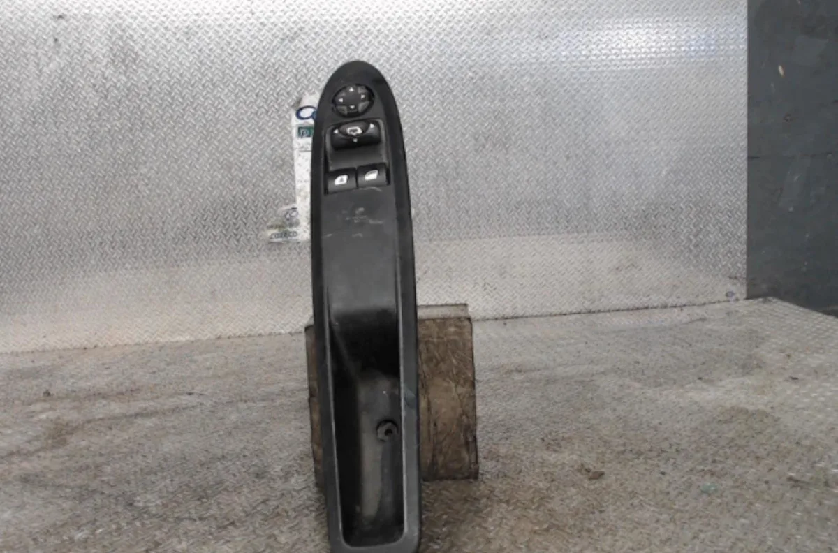 Commande lève-glace porte avant gauche CITROEN DS3  DS3 PHASE 1 occasion