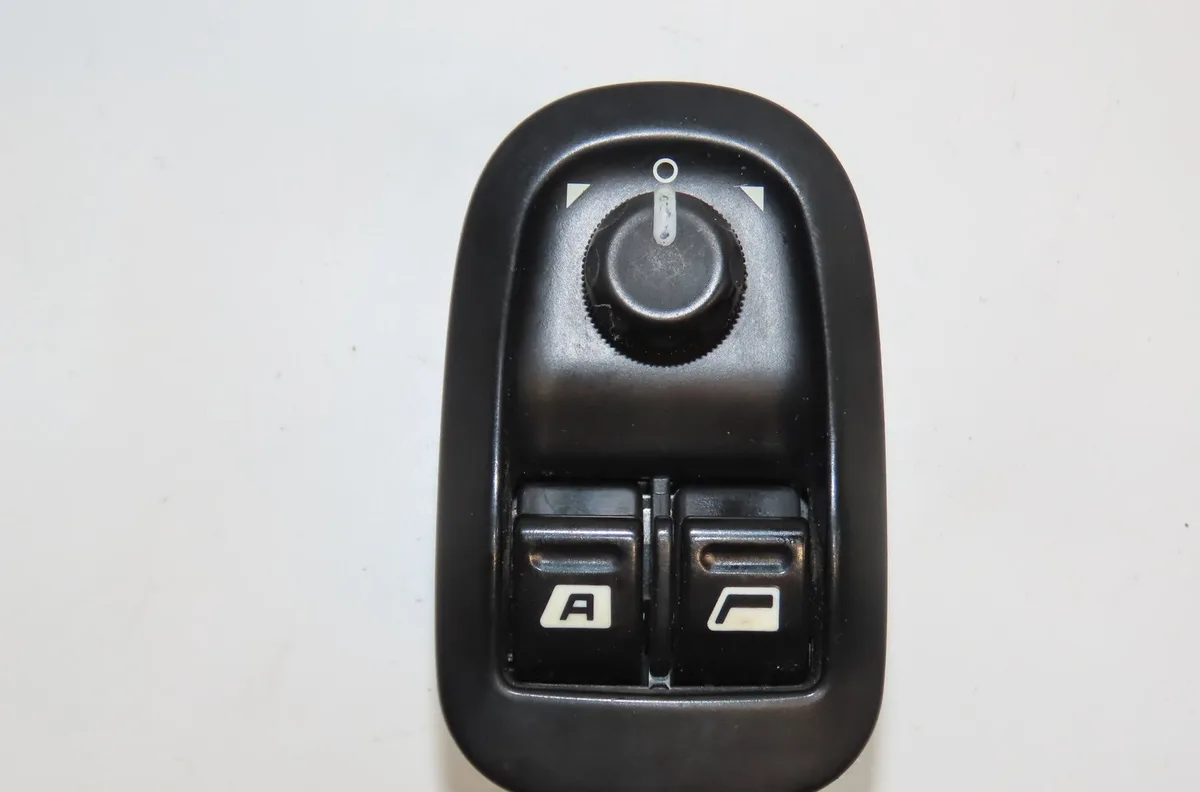 Commande lève-glace porte avant gauche Citroen JUMPY Camionnette (BS_, BT_, BY_, BZ_) 1.9 d 70 (1998-2006) occasion