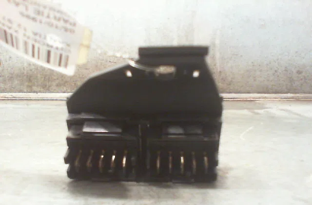 Commande lève-glace porte avant gauche CITROEN XANTIA Phase 1 03-1993--06-1998 occasion