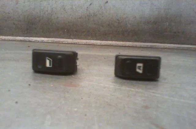 Commande lève-glace porte avant gauche CITROEN XSARA Phase 1 02-1998--09-2000 occasion