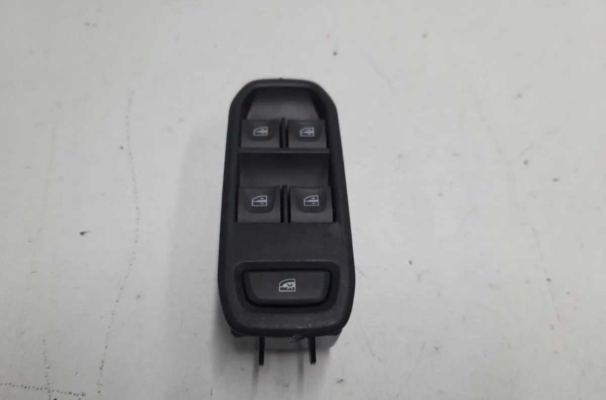 Commande lève-glace porte avant gauche DACIA DUSTER 2 PHASE 1 occasion