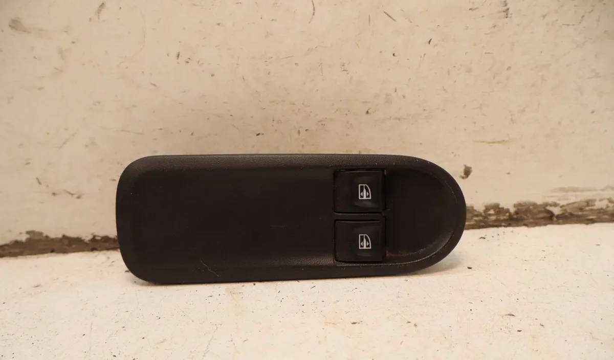 Commande lève-glace porte avant gauche Dacia DUSTER (HS_) 1.5 dci (hsaj) (2010-2018) occasion