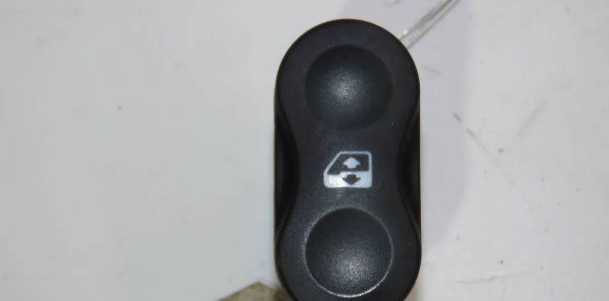 Commande lève-glace porte avant gauche Dacia DUSTER (HS_) 1.6 16v 4x4 (2010-2018) occasion