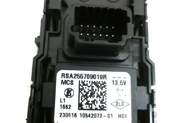 Commande lève-glace porte avant gauche DACIA DUSTER occasion