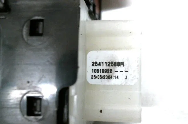 Commande lève-glace porte avant gauche DACIA DUSTER occasion