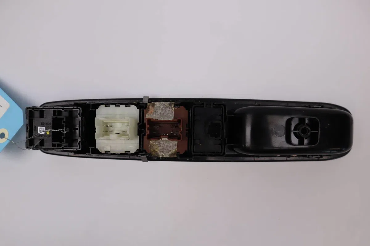 Commande lève-glace porte avant gauche Dacia JOGGER 1.0 tce 110 (rkmd) (2022) occasion