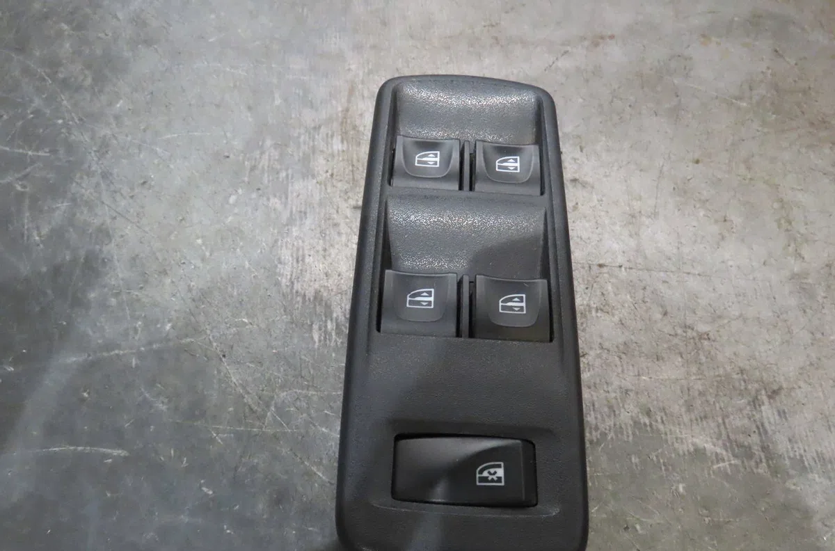 Commande lève-glace porte avant gauche DACIA LODGY 2018 occasion