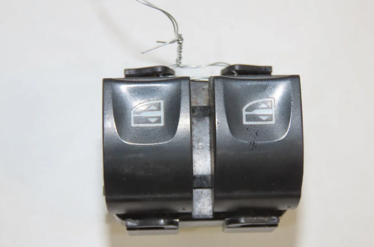 Commande lève-glace porte avant gauche Dacia LODGY (JS_) 1.2 tce (jsay, jsm0) (2012) occasion