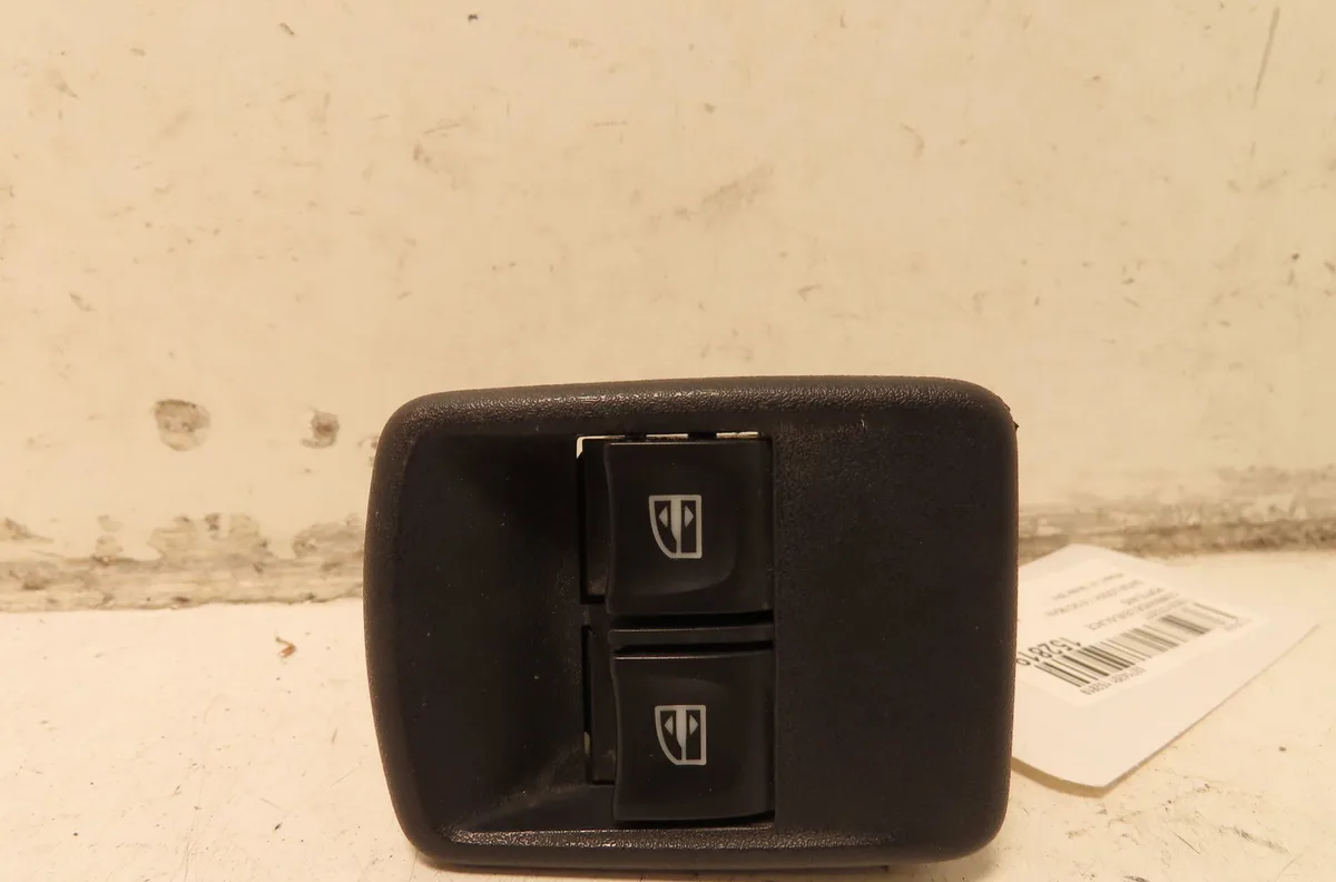 Commande lève-glace porte avant gauche Dacia LODGY (JS_) 1.5 dci (2012) occasion