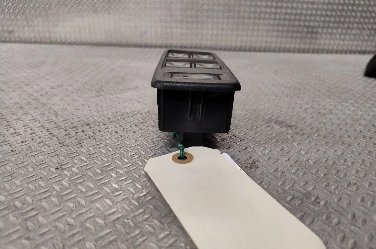 Commande lève-glace porte avant gauche DACIA LODGY  LODGY PHASE 1 occasion