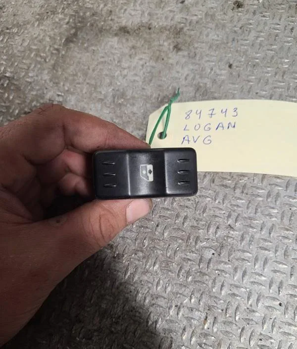 Commande lève-glace porte avant gauche DACIA LOGAN 1 PHASE 1 occasion
