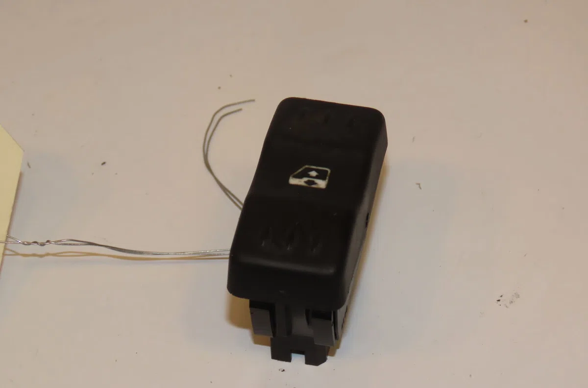 Commande lève-glace porte avant gauche Dacia LOGAN (LS_) 1.5 dci (ls0k) (2006-2012) occasion