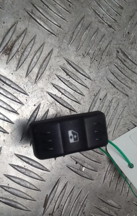 Commande lève-glace porte avant gauche Dacia LOGAN (LS_) 1.6 (lsob, lsod, lsof, lsoh) (2004) occasion