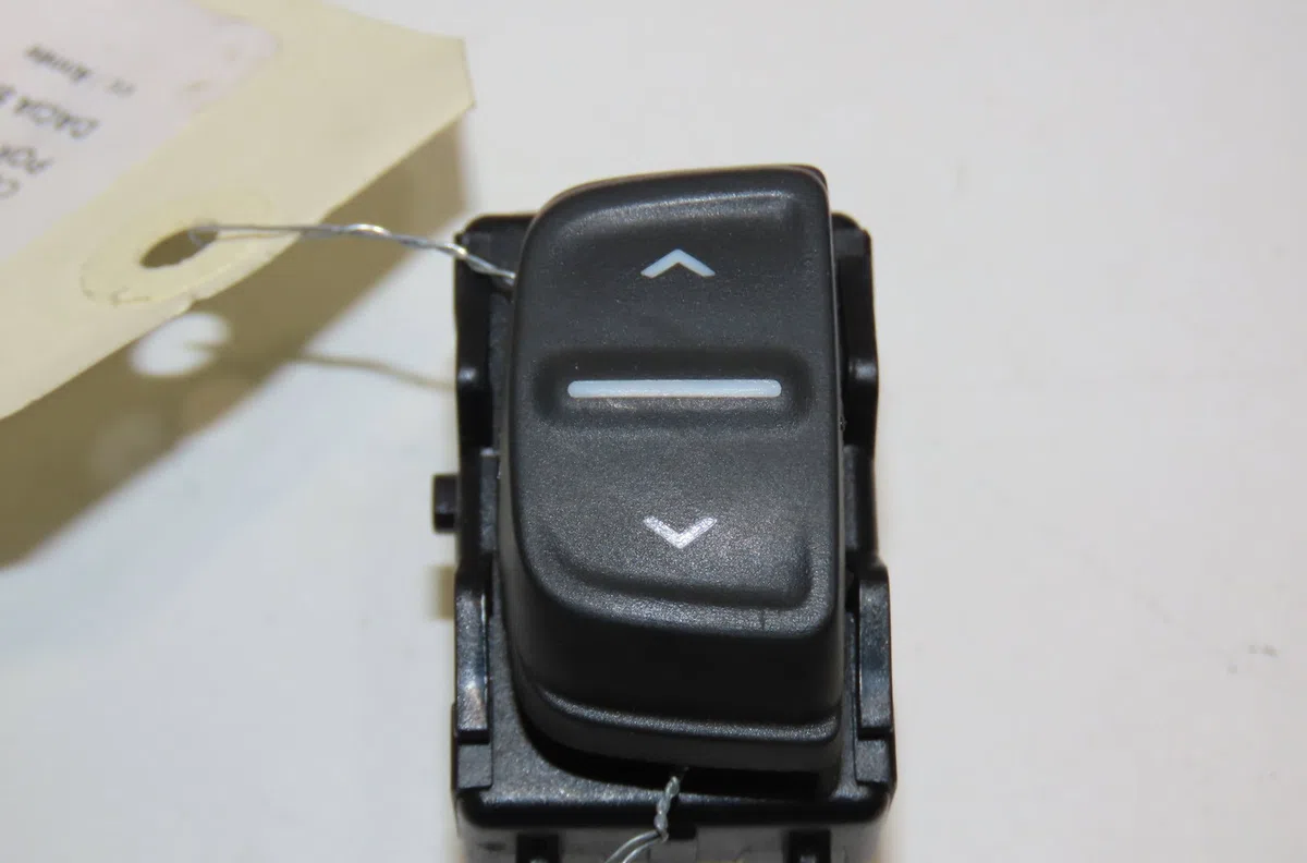Commande lève-glace porte avant gauche Dacia SANDERO II Tce 90 (b8m1, b8ma) (2012) 5 portes occasion