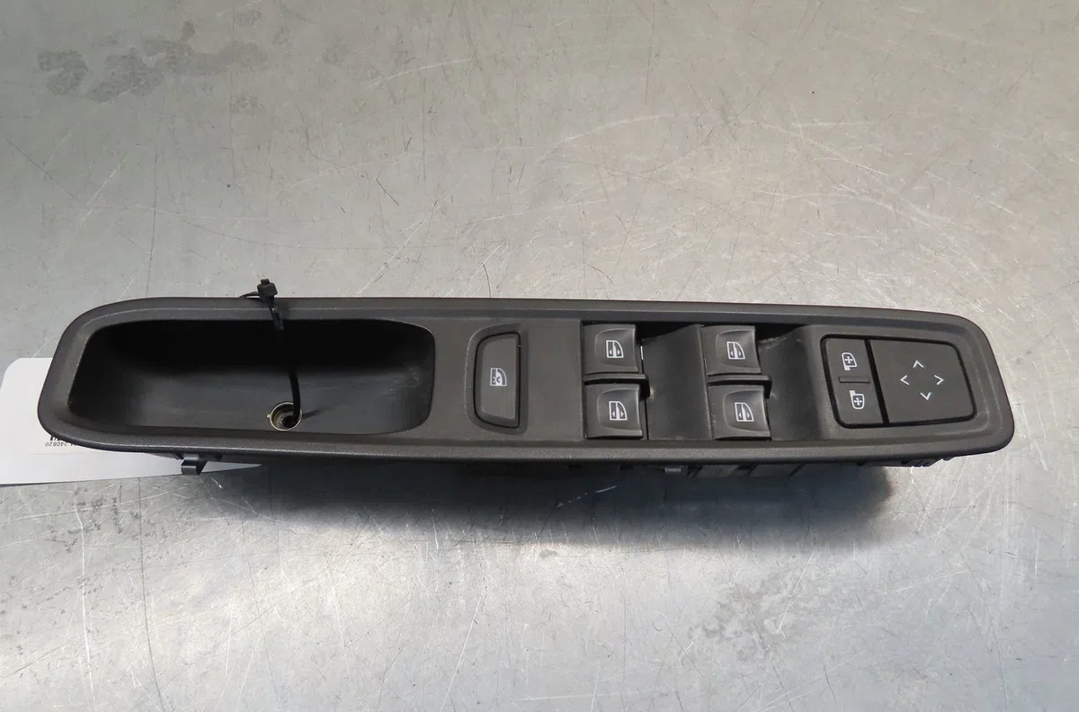 Commande lève-glace porte avant gauche Dacia SANDERO III 1.0 sce 65 (2021) occasion