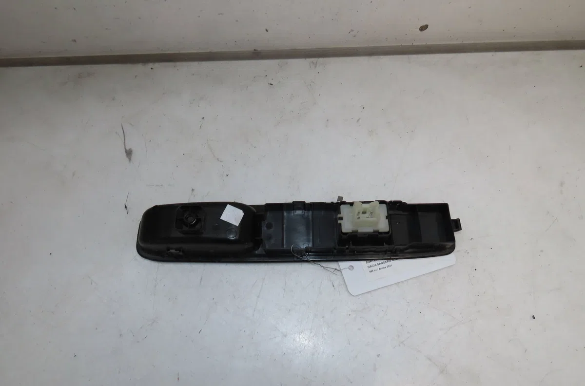 Commande lève-glace porte avant gauche Dacia SANDERO III 1.0 sce 65 (2021) occasion