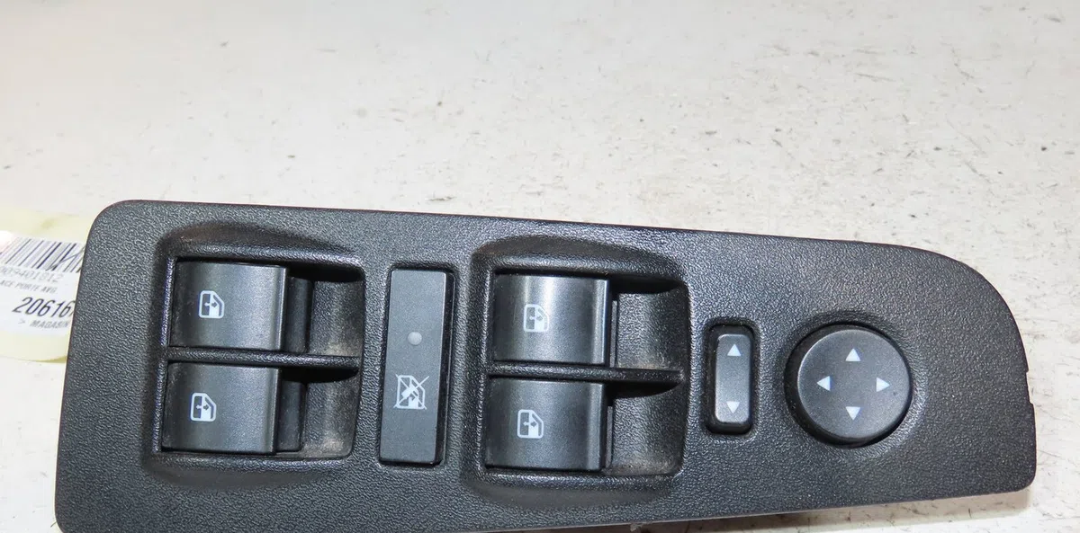 Commande lève-glace porte avant gauche Fiat BRAVO II (198_) 1.6 d multijet (198axm1b) (2008-2014) occasion