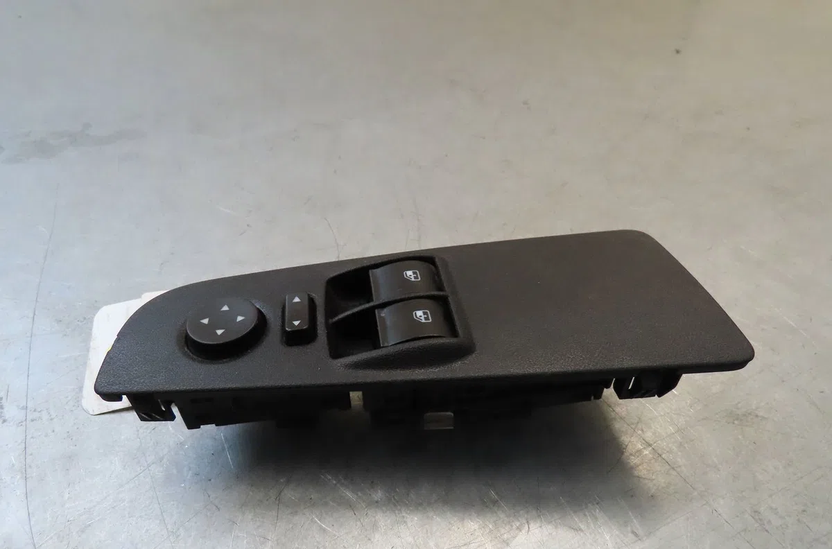 Commande lève-glace porte avant gauche Fiat GRANDE PUNTO (199_) 1.4 (199axb11, 199axb1a, 199bxb1a, 199axl1a) (2005-2015)