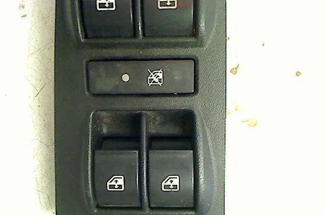 Commande lève-glace porte avant gauche Fiat LINEA (323_, 110_) 1.3 d multijet (323axb11, 323axb1a) (2007) occasion