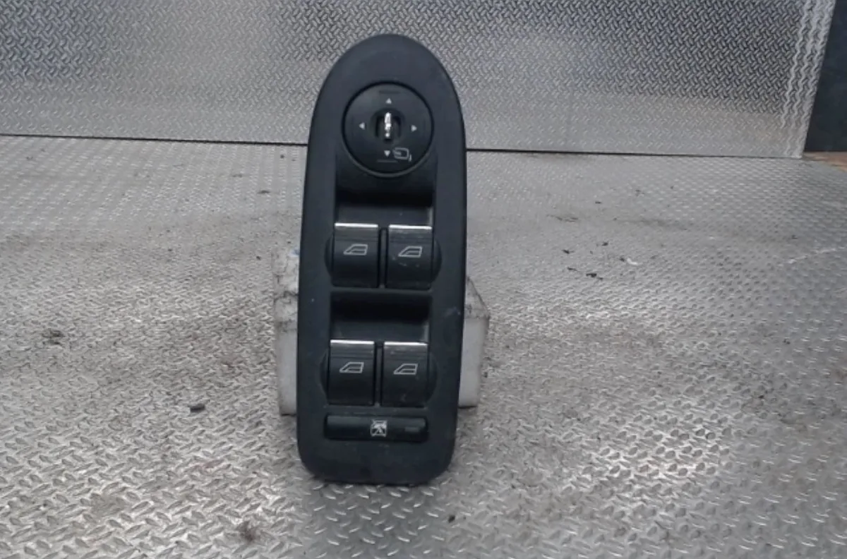 Commande lève-glace porte avant gauche FORD C-MAX 1 C-MAX 1 PHASE 2 occasion