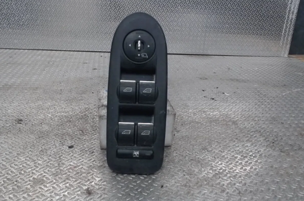 Commande lève-glace porte avant gauche FORD C-MAX 1  C-MAX 1 PHASE 2 occasion