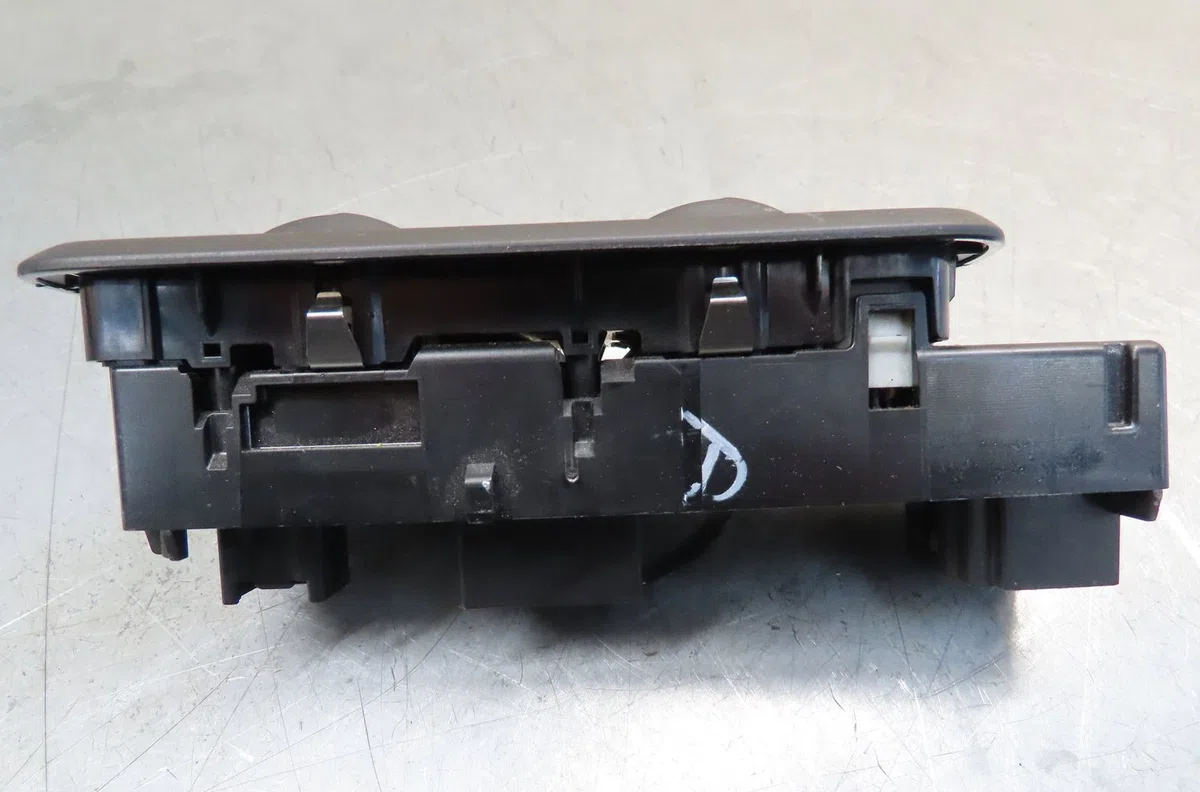 Commande lève-glace porte avant gauche Ford ECOSPORT 1.5 tdci (2013) occasion