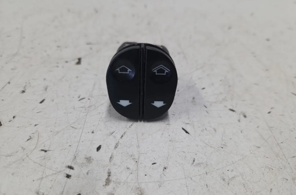 Commande lève-glace porte avant gauche FORD FIESTA 5 PHASE 2 occasion