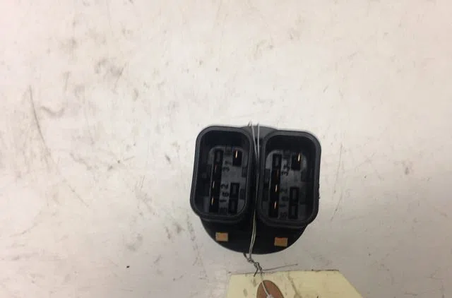 Commande lève-glace porte avant gauche Ford FIESTA V (JH_, JD_) 1.4 16v (2001-2008) 5 portes occasion
